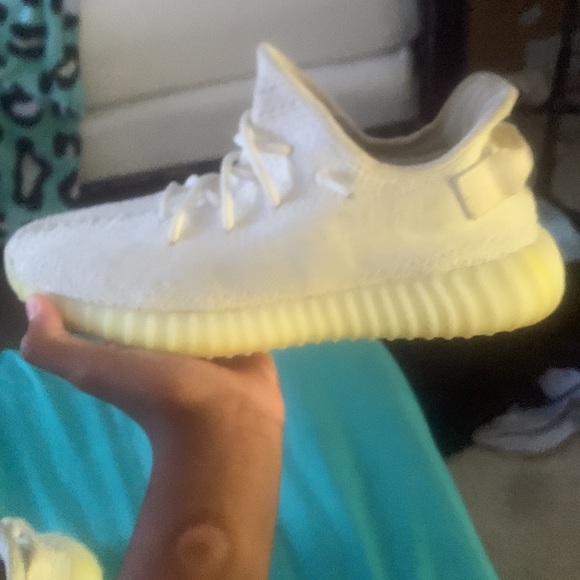 I’m selling yezzy boost 350 v2 triple white/(used} - Picture 2 of 5